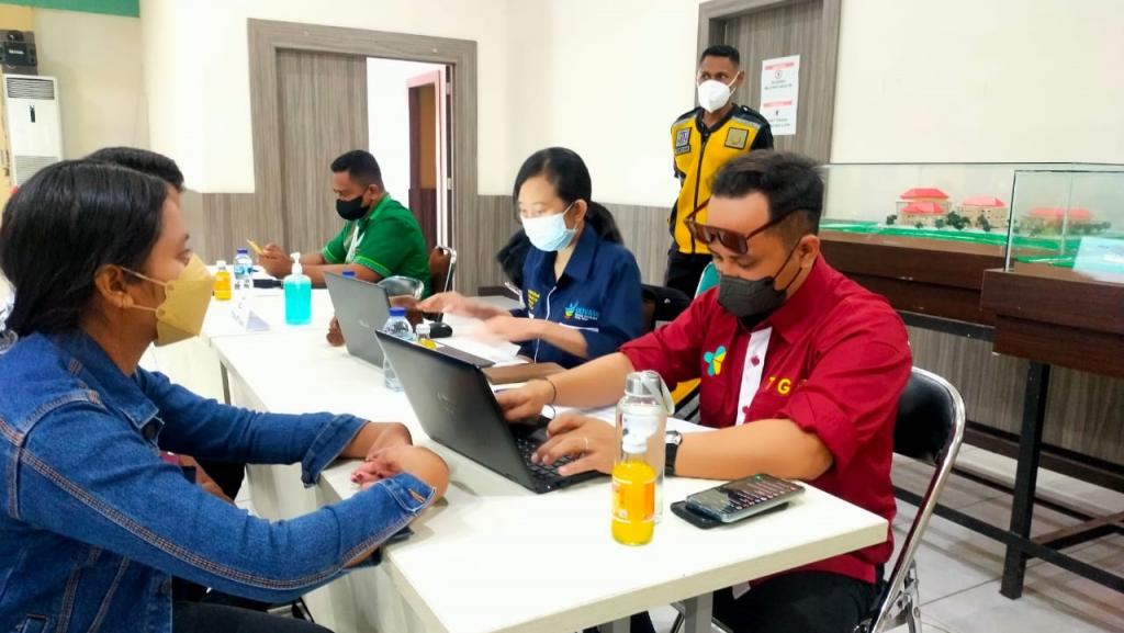 Pelayanan Vaksinasi Covid-19 bersama Poltekes Kupang dalam Rangka Semarak Hari Kesehatan Nasional 2022