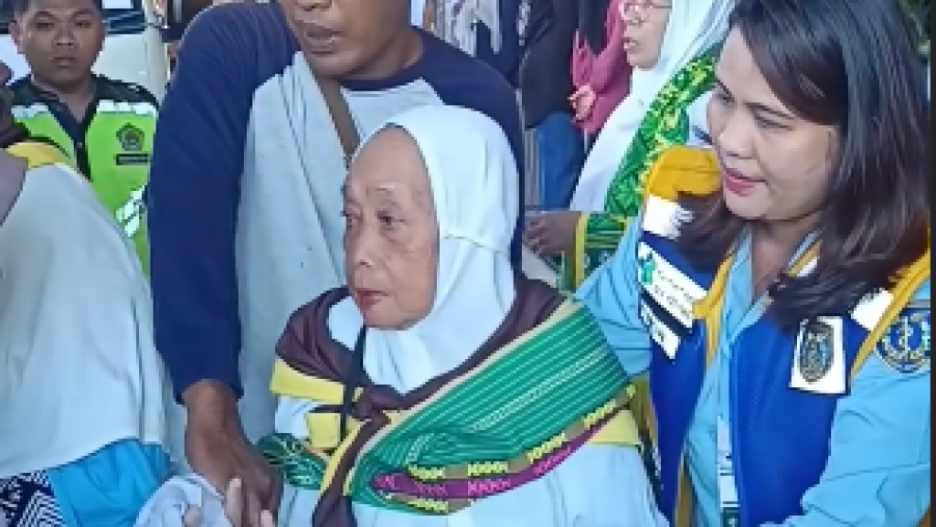 Lepas Keberangkatan Kloter 80 dan 81, BKK Kelas I Kupang Kawal Kesehatan Jemaah Haji di Bandara El Tari