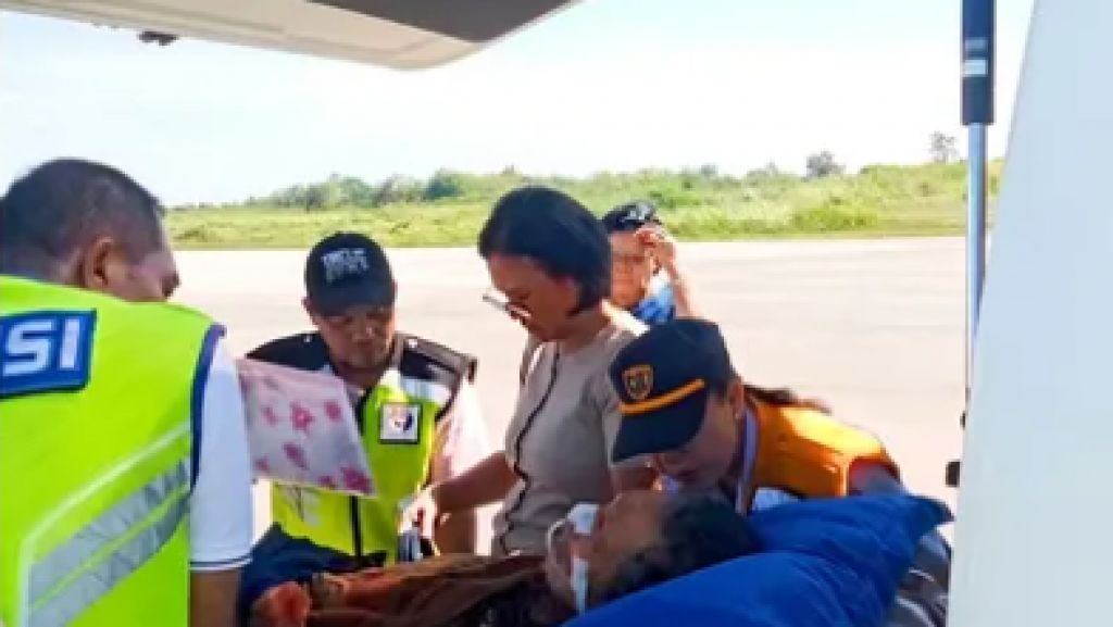Respons Cepat Krisis Medis: BKK Kelas I Kupang Wilker Bandara Lede Kalumbang Evakuasi Pasien Rujukan RUSD