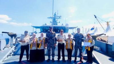 KKP Kupang melakukan Pemeriksaan pada Kapal Perang Australia