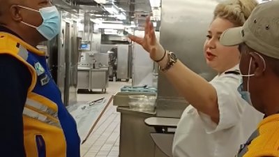 Kawal Wisata Aman, BKK Kelas I Kupang Periksa Faktor Risiko Kesehatan Kapal MV Crystal Serenity dari Australia